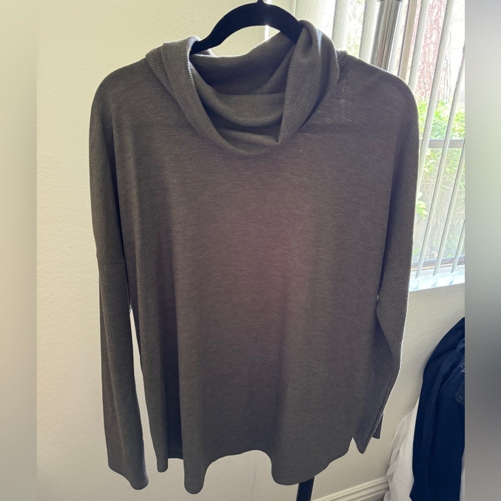 Green A New Day Long sleeve Size XL